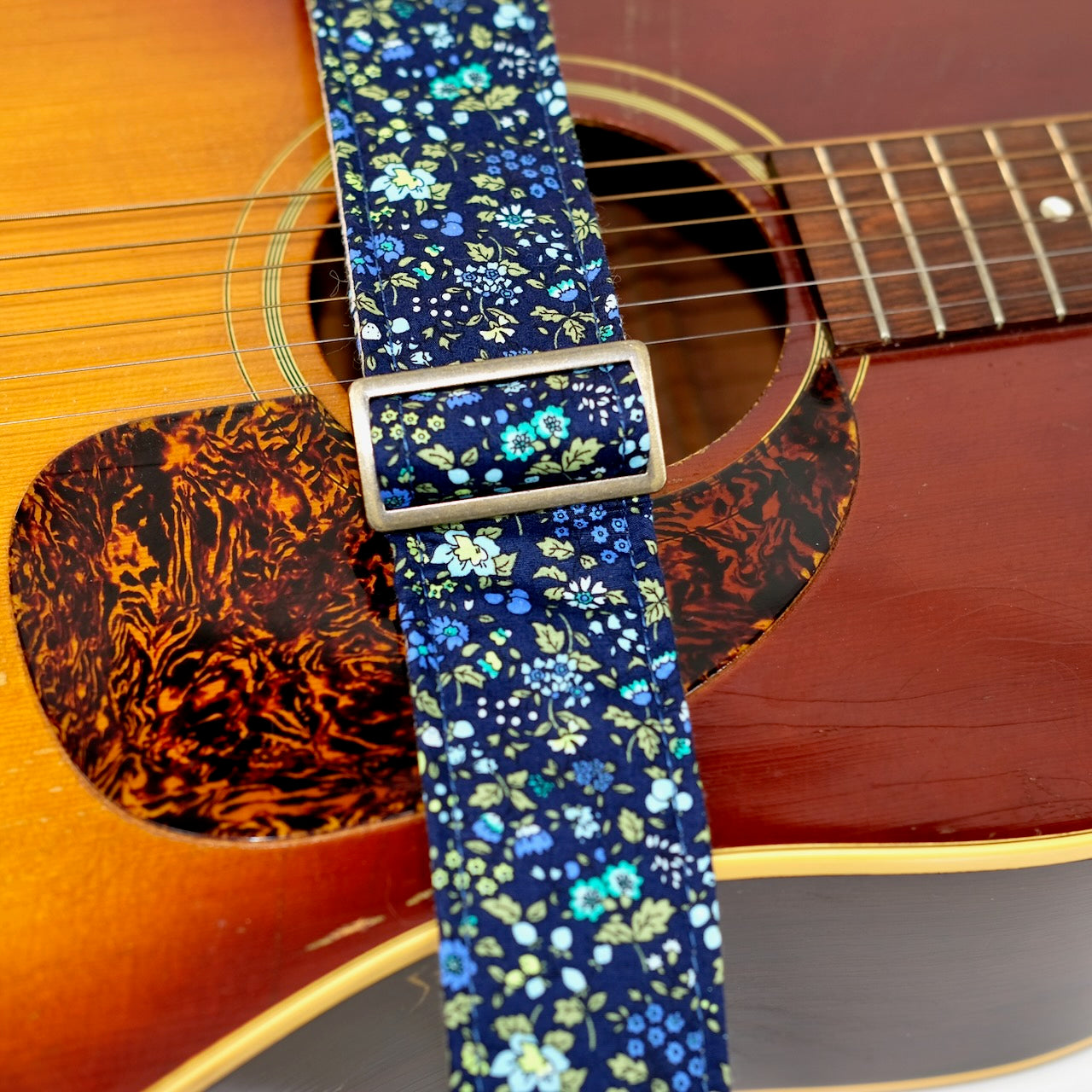 Floral Guitar Strap in Montagu Square