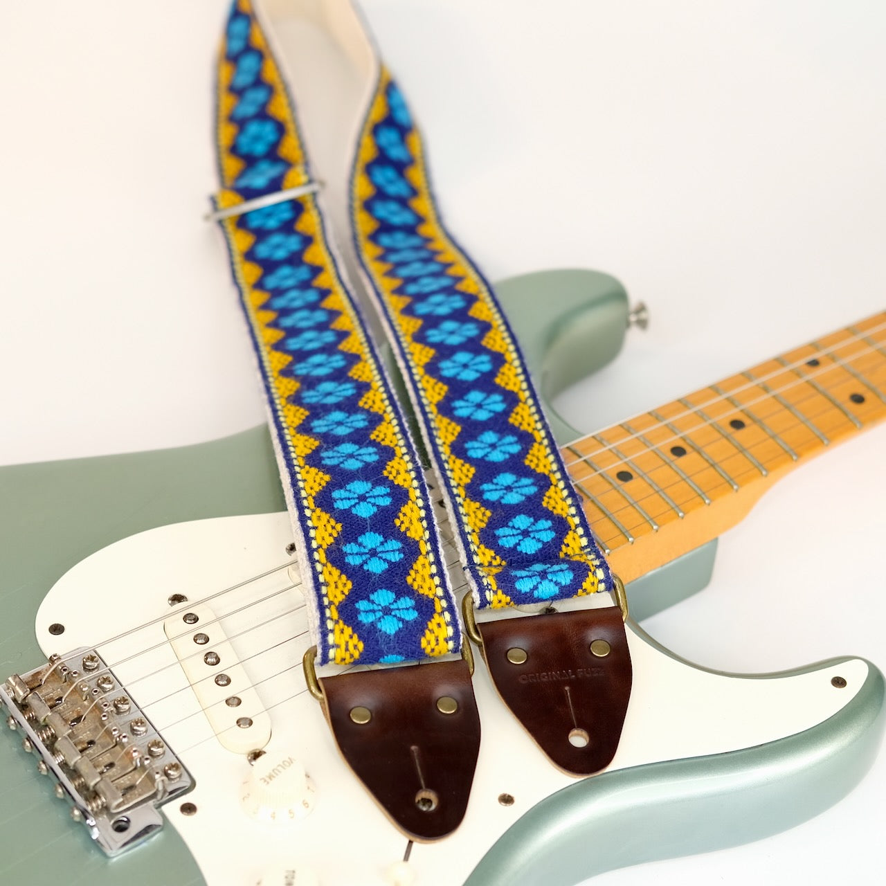 Vintage Guitar Strap in Varsity Street